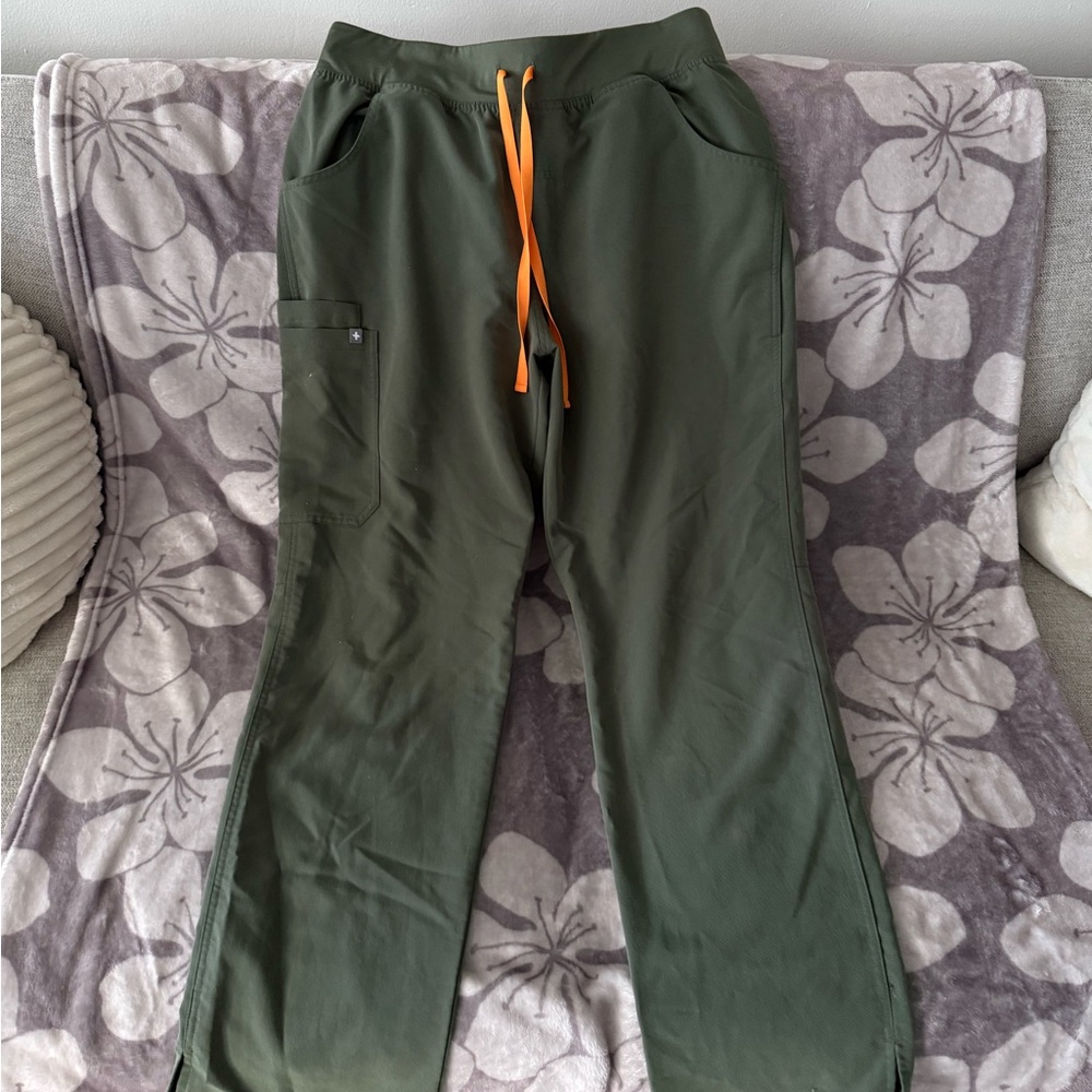 Figs High Waisted Kade Cargo Scrub Pant